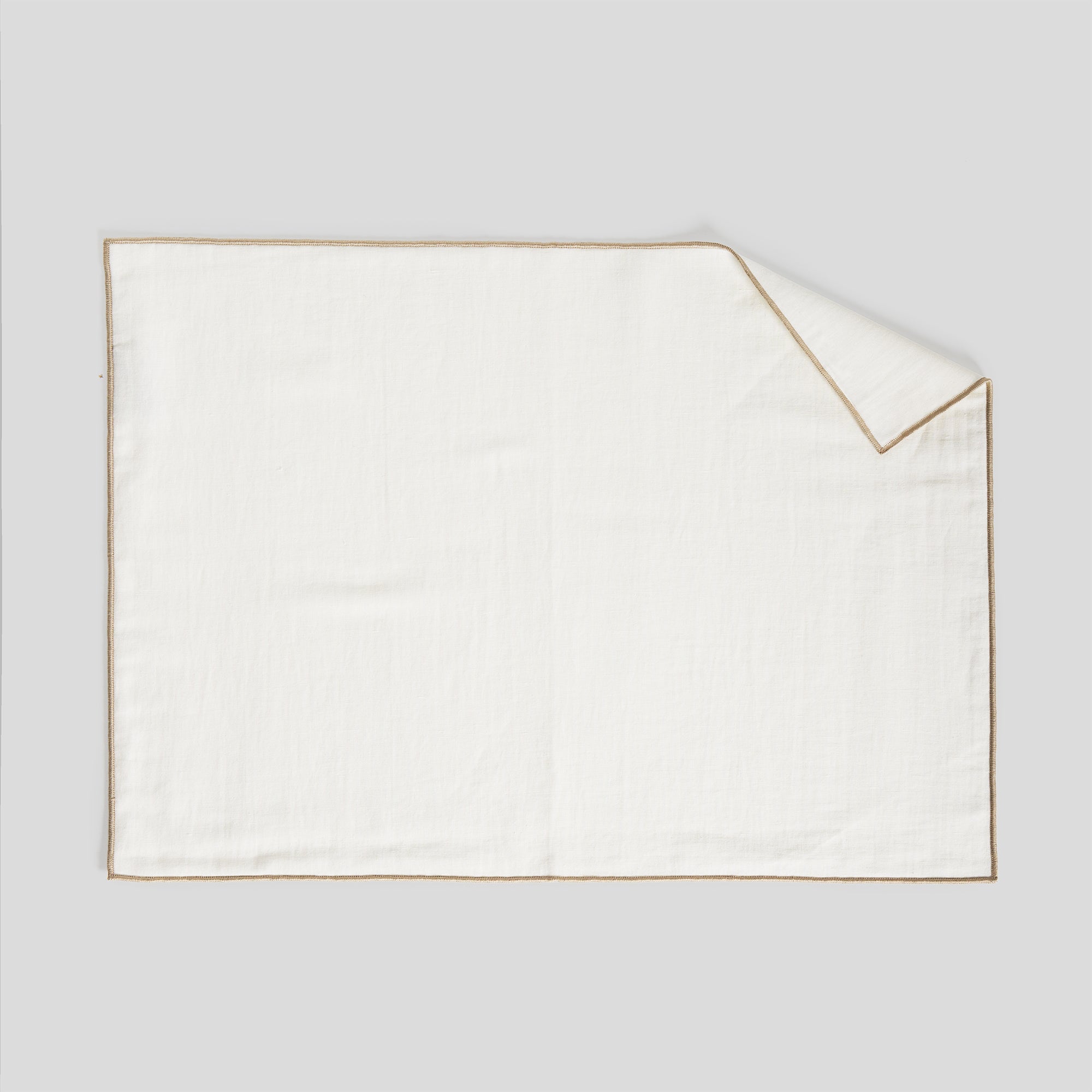 Linen and cotton placemat featuring a smooth surface and sand overlock edge detail.